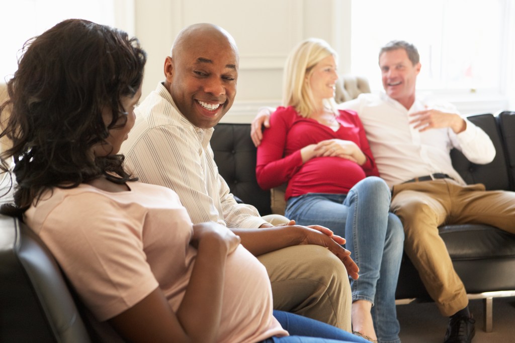 couples talking at a childbirth class in Birmingham, Alabama